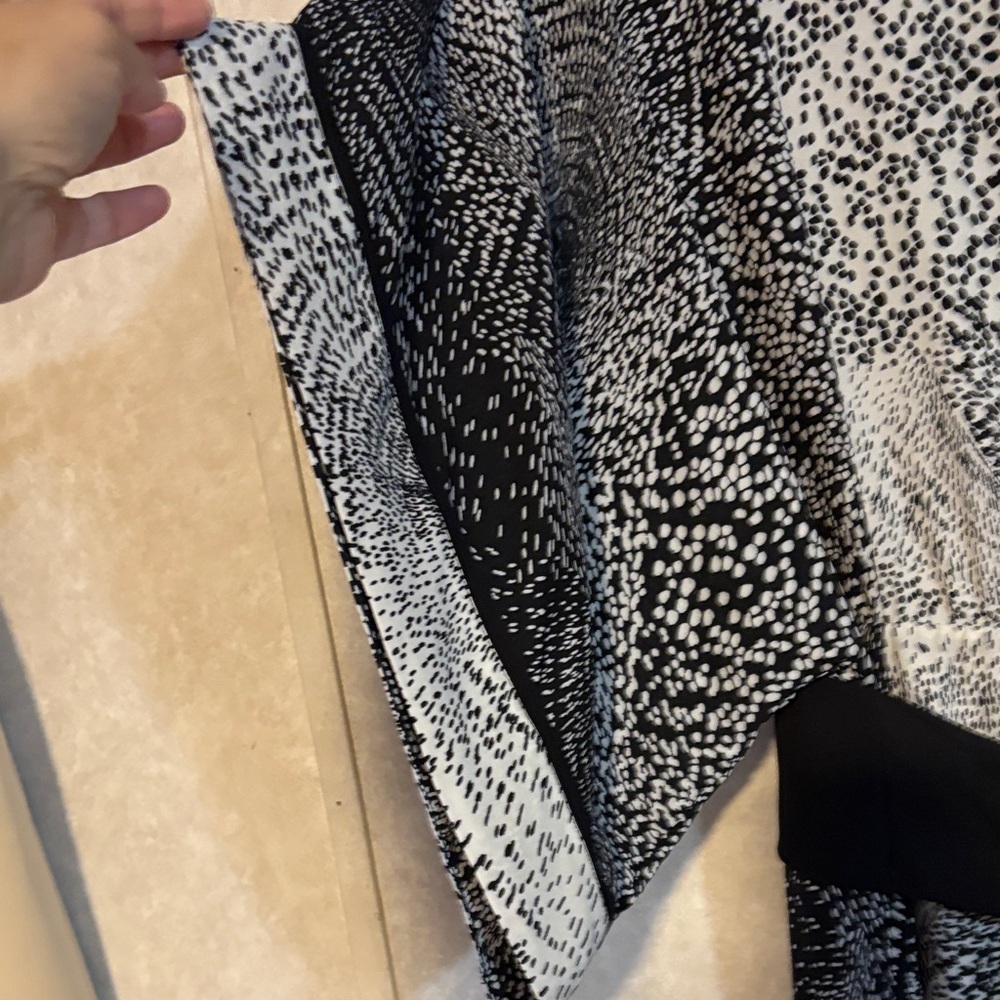 BCBGMaxAzria Monochrome Patterned Dress with Tie - Picture 4 of 7